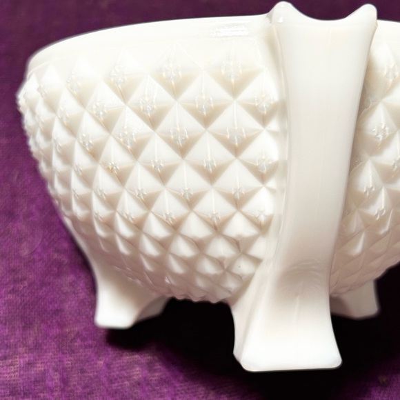 VINTAGE WESTMORELAND? ROUND HOBNAIL FOOTED WHITE MILK GLASS ASHTRAY SALSA DISH - Picture 2 of 7